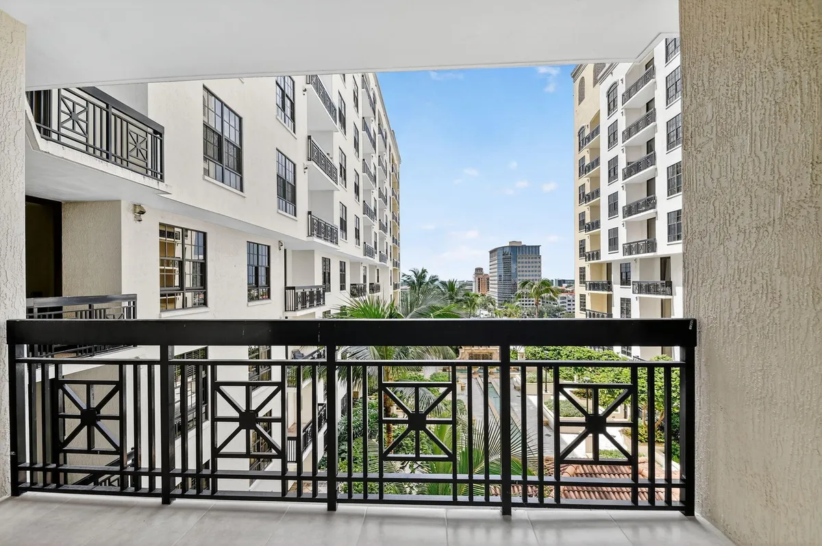 One City Plaza Unit 1022