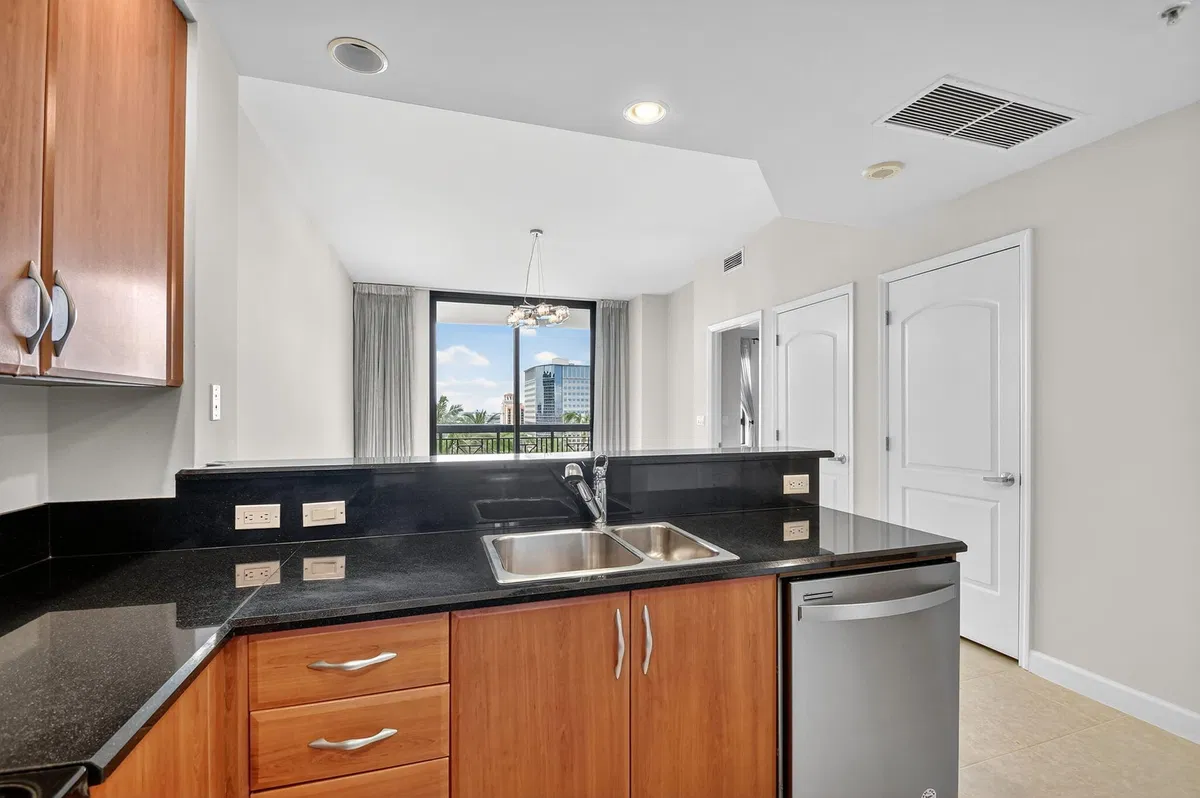 One City Plaza Unit 1022 photo 10