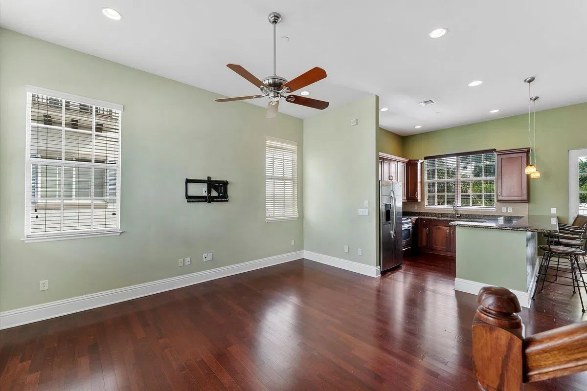 Hamilton Place Unit J photo 7