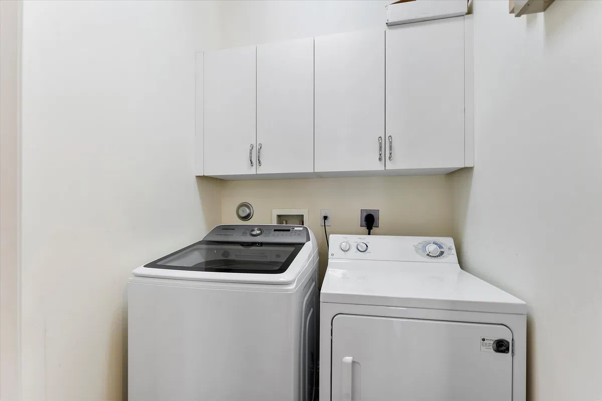 Hamilton Place Unit J photo 34