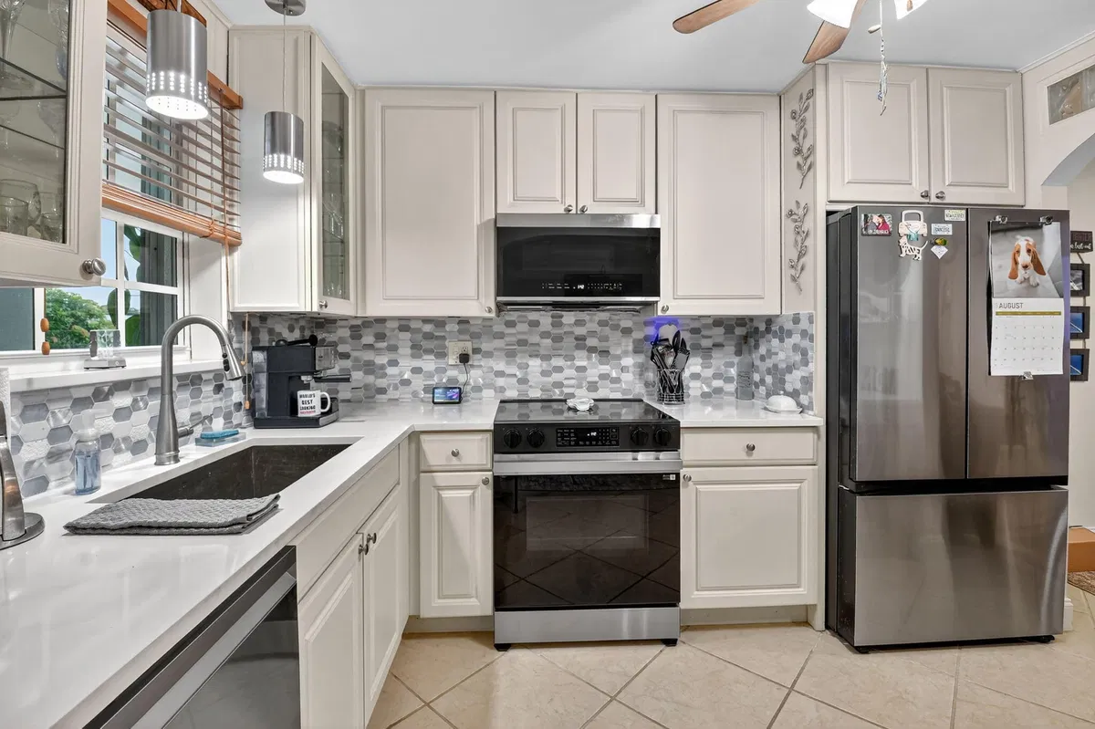 Unit 2-203 photo 7