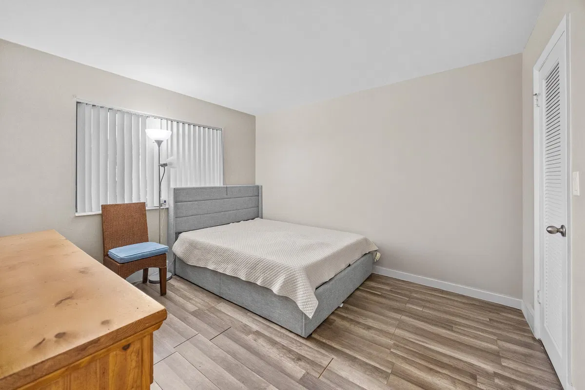 Unit 104 photo 16