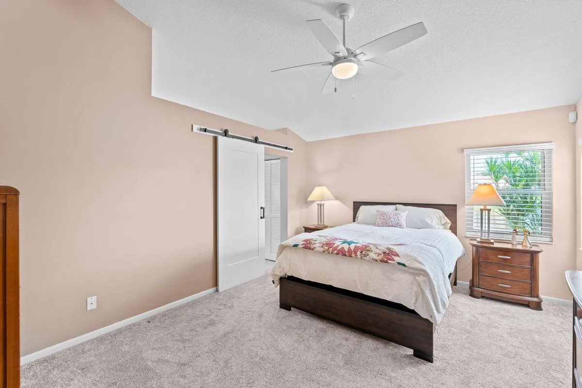 Residence photo 16