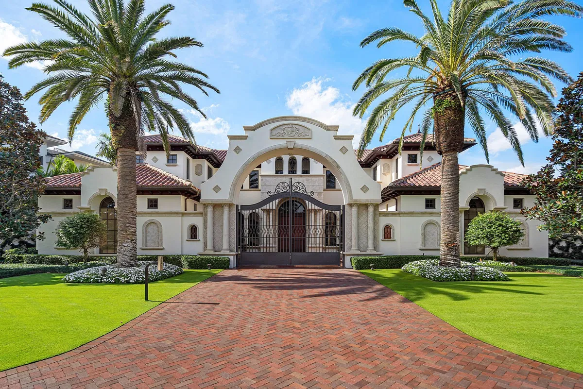 Royal Palm Yacht and Country Club Residence