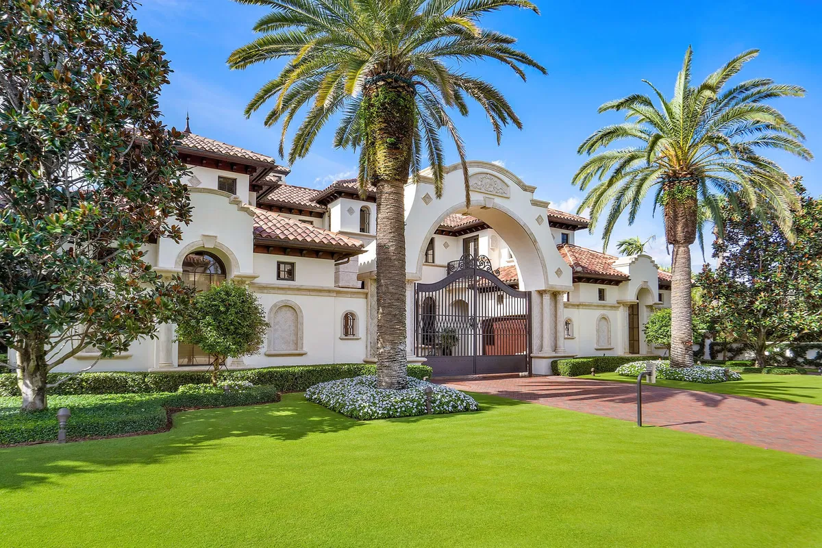 Royal Palm Yacht and Country Club Residence photo 4