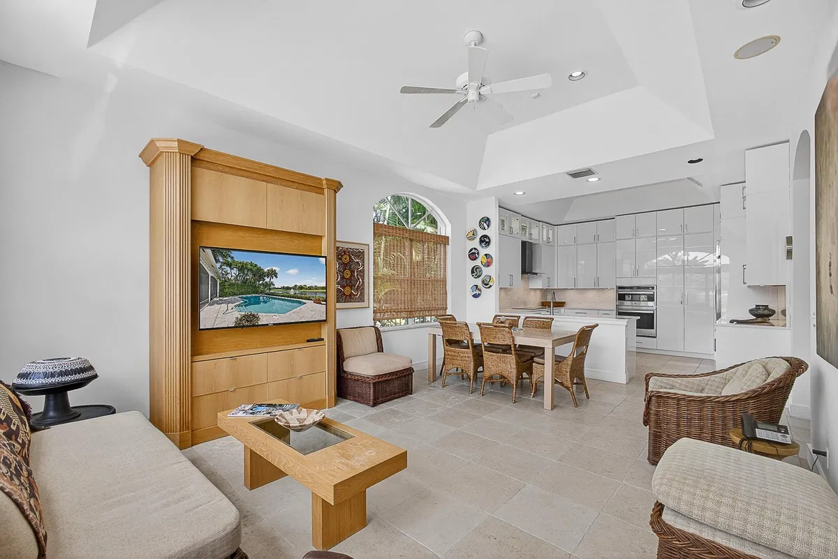 Admirals Cove Residence photo 19