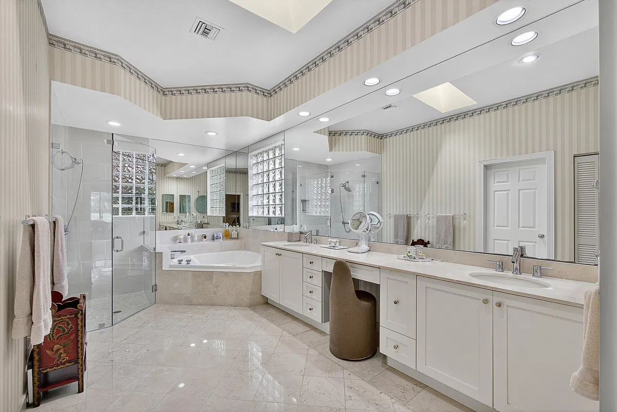 Admirals Cove Residence photo 22