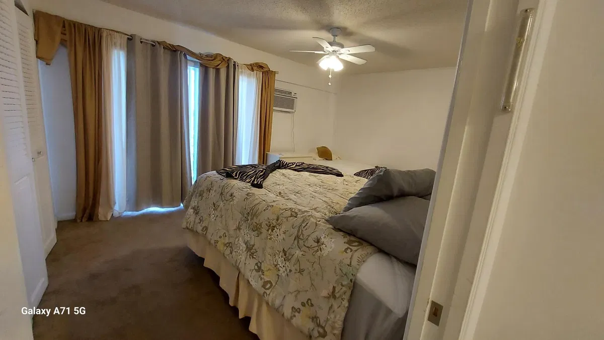 Unit 160 photo 10