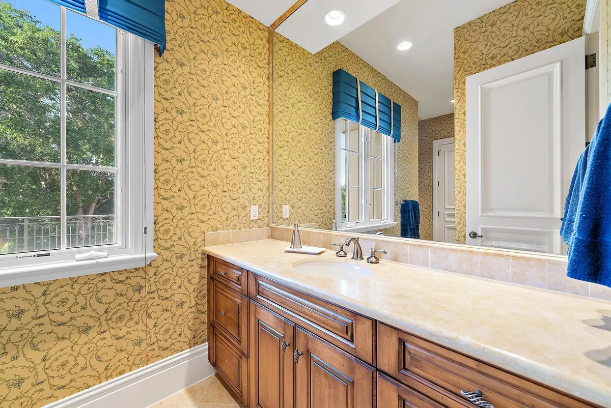 Frenchman's Creek Residence photo 31