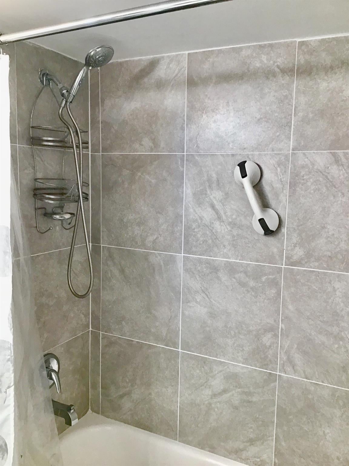 Unit 135 photo 16