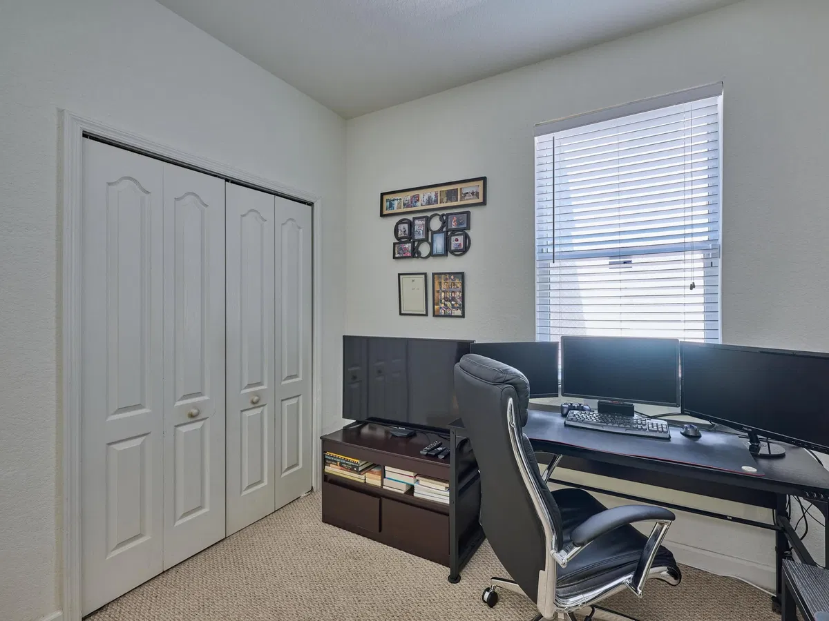  Residence photo 16