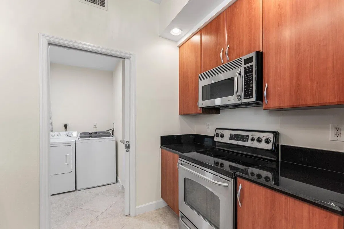 One City Plaza Unit 1404 photo 7