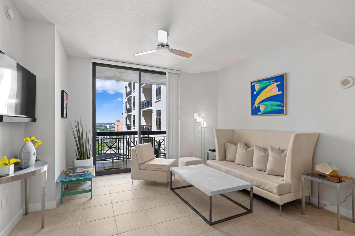 One City Plaza Unit 1417 photo 4