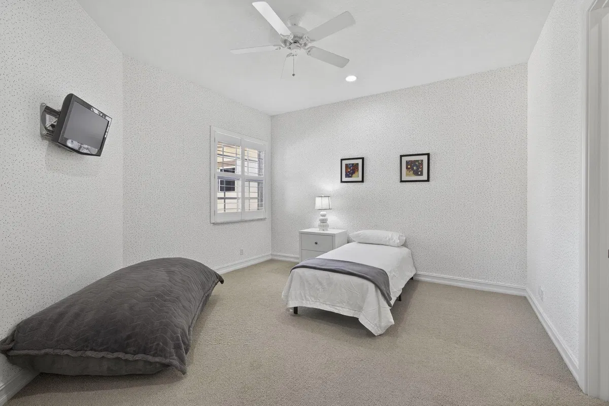 Unit 13d photo 31