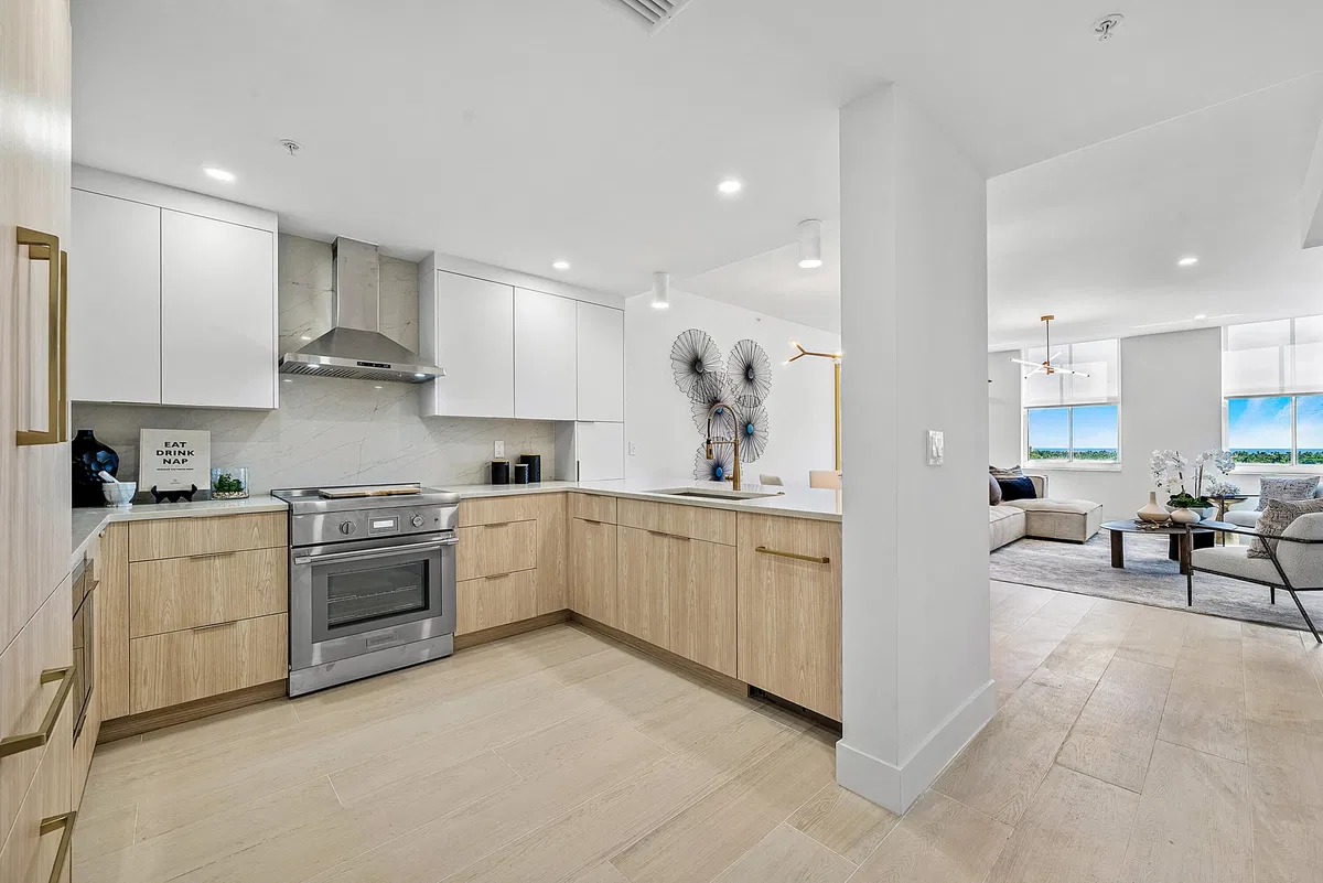 The Strand Unit 806 photo 13