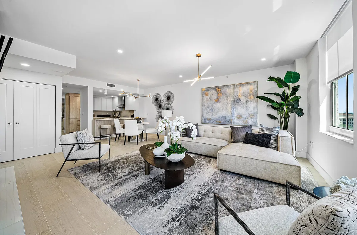 The Strand Unit 806 photo 22