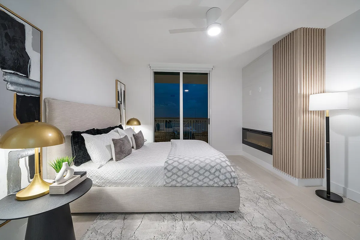 The Strand Unit 806 photo 28