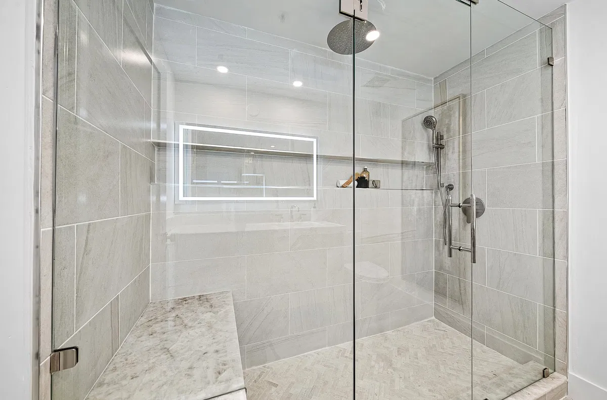 The Strand Unit 806 photo 40