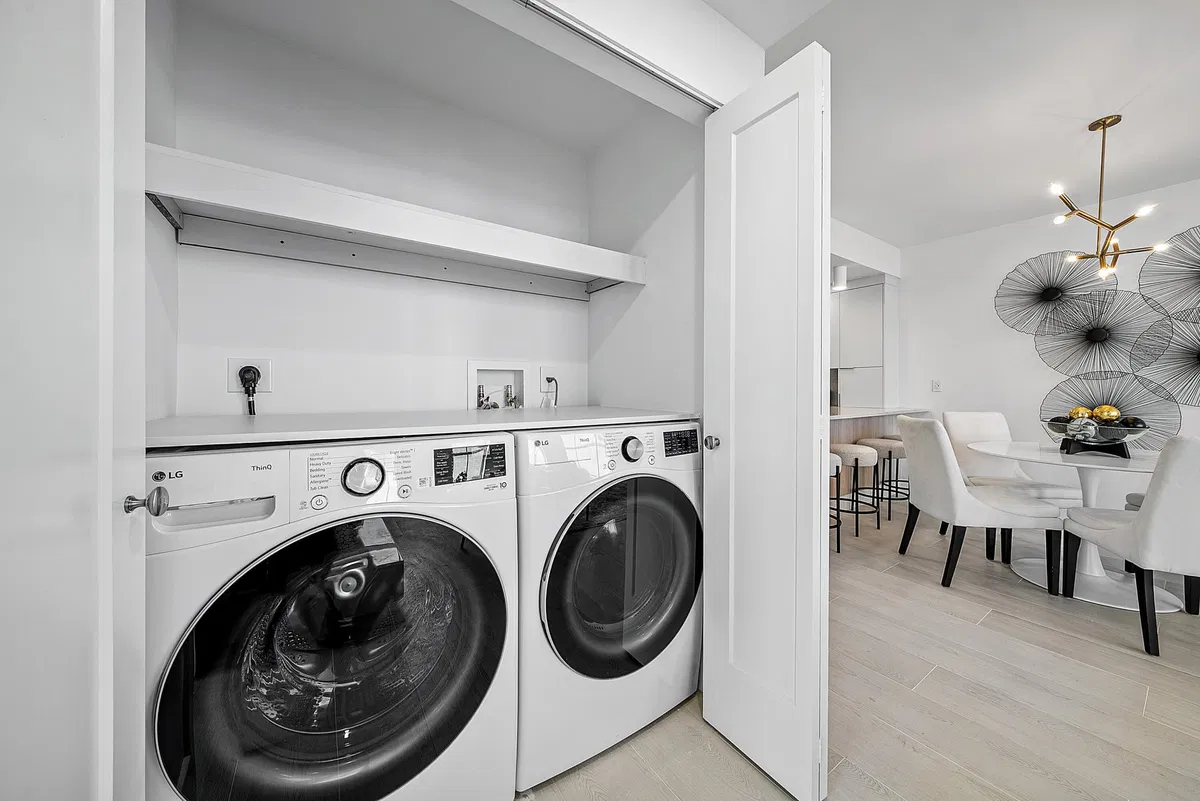 The Strand Unit 806 photo 52