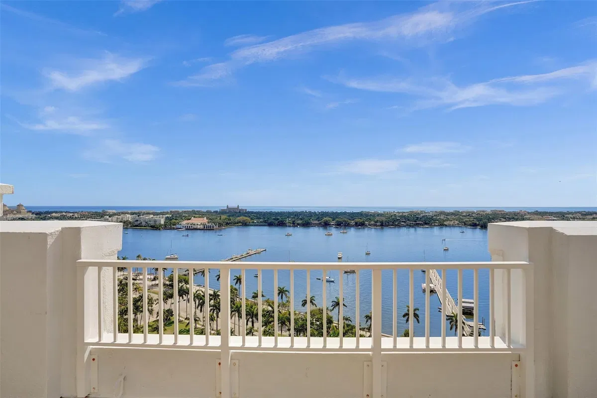The Strand Unit 806 photo 58