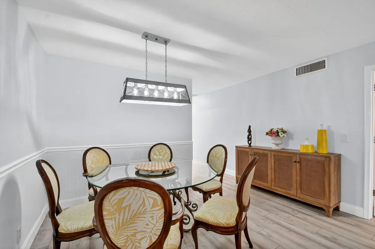 Unit 103 photo 10