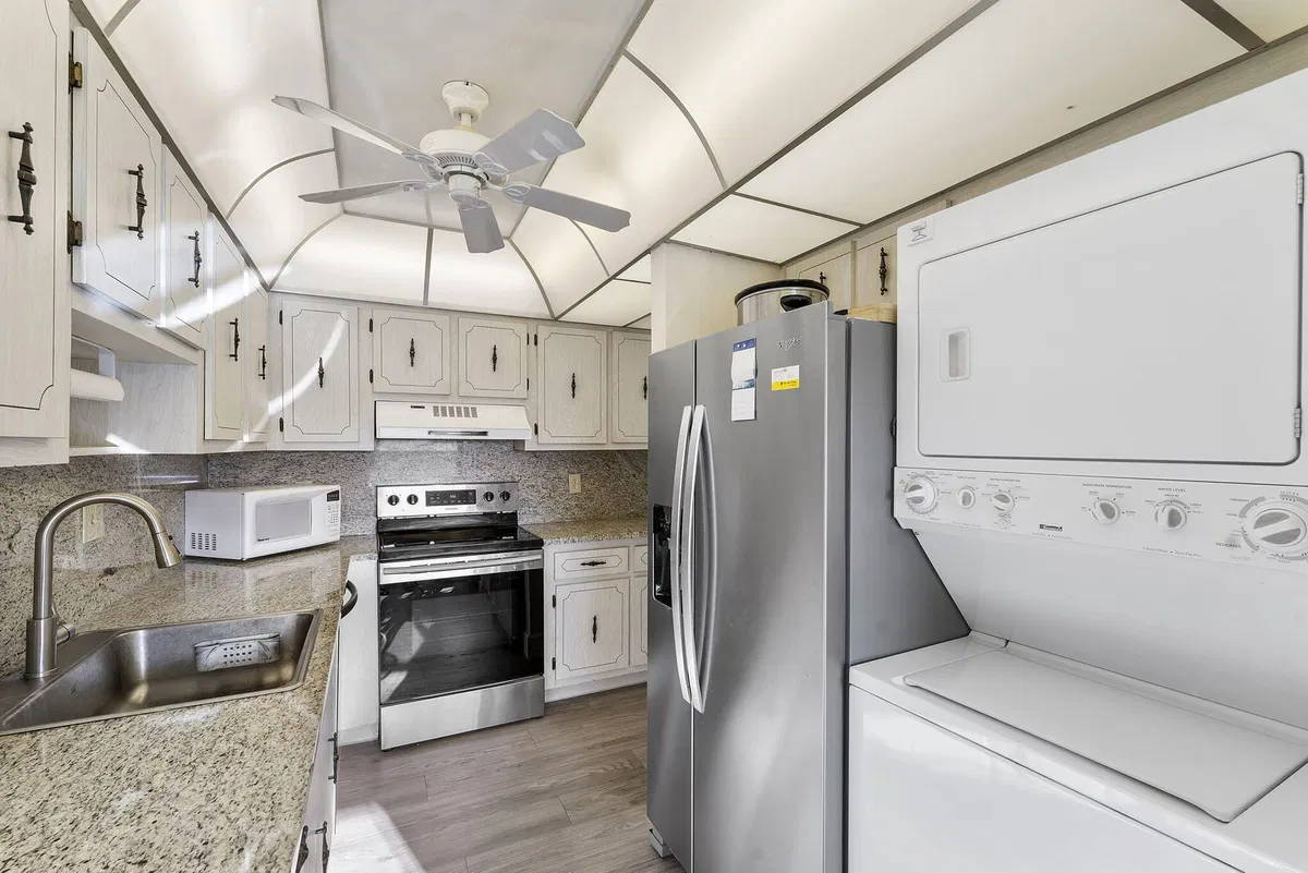 Unit 202 photo 7