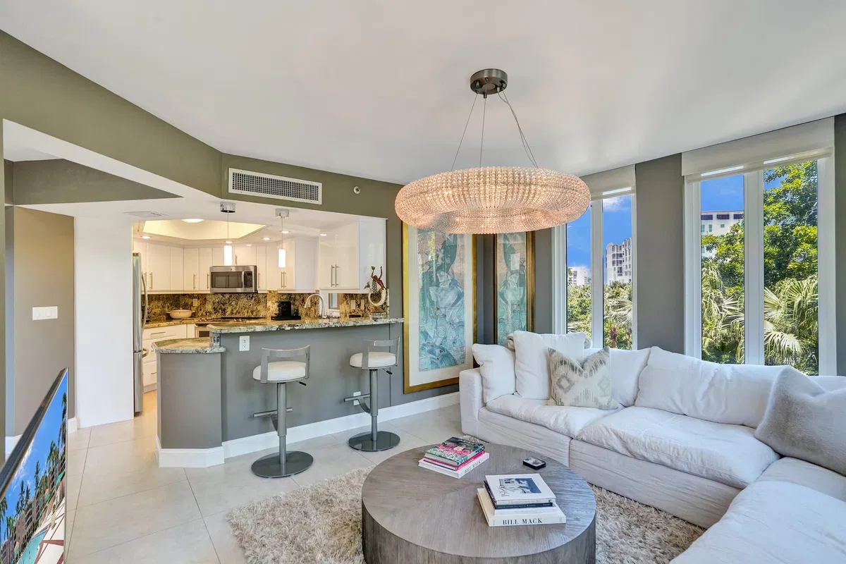 Mizner Court Unit 406 photo 4