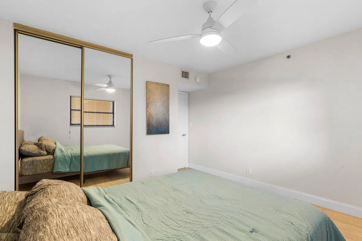 Unit 303 photo 10