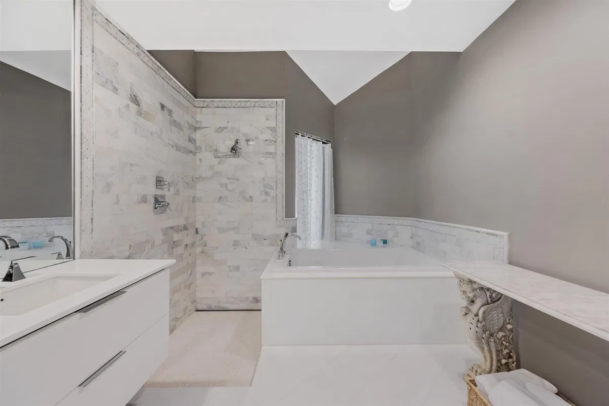 Windsor Way Residence photo 25
