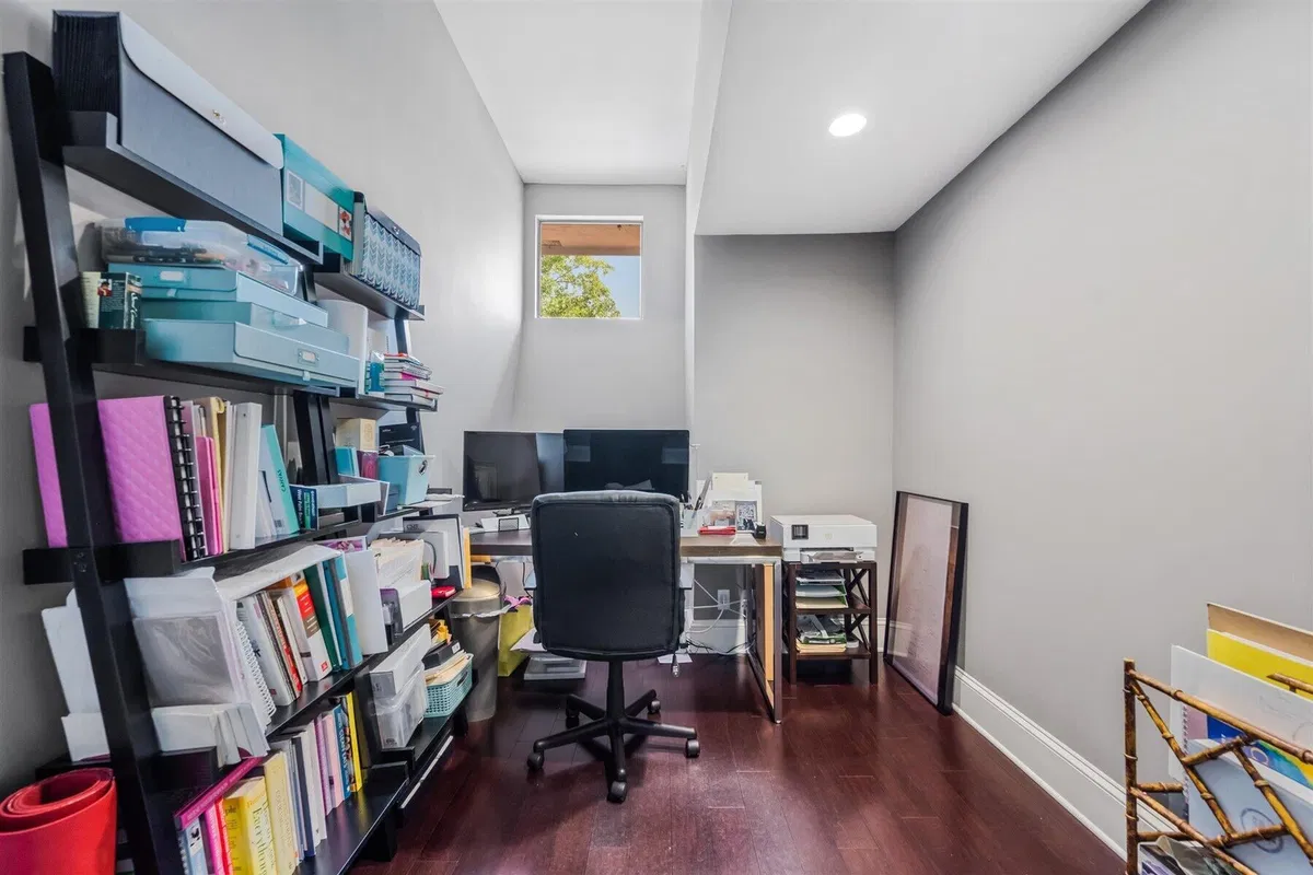 Windsor Way Residence photo 37