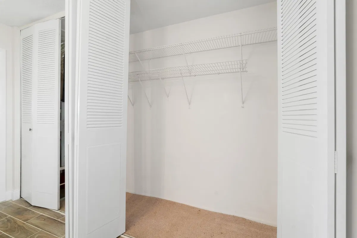 Unit F photo 22