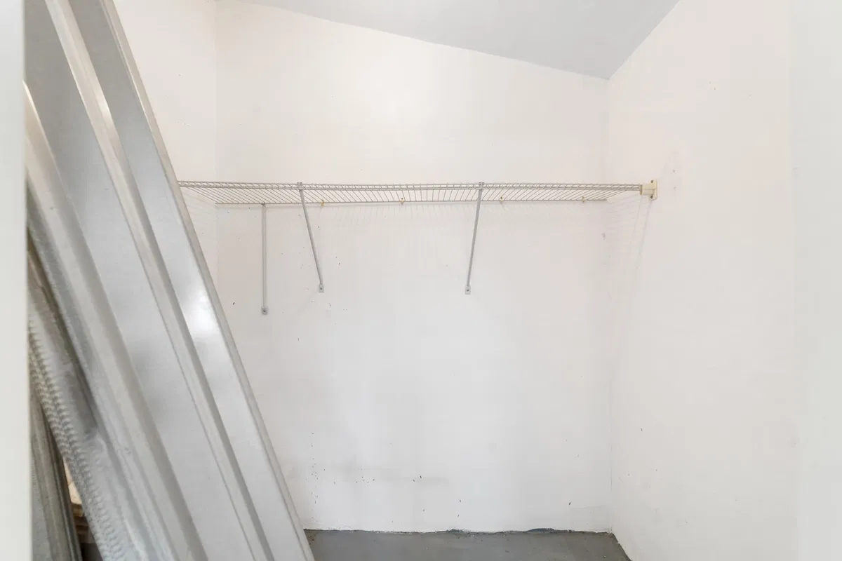 Unit F photo 31