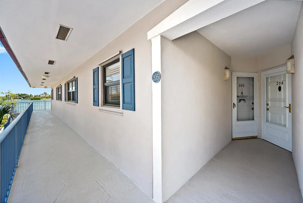 Unit D205 photo 4