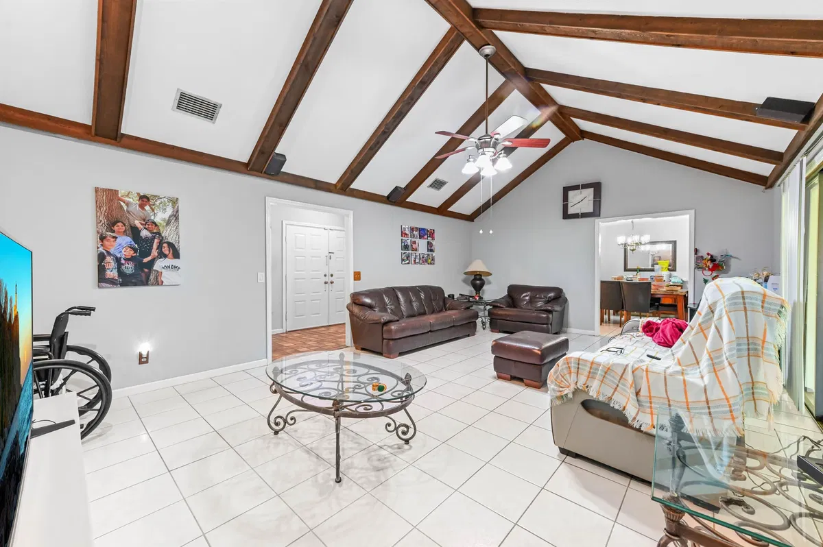 Residence photo 16