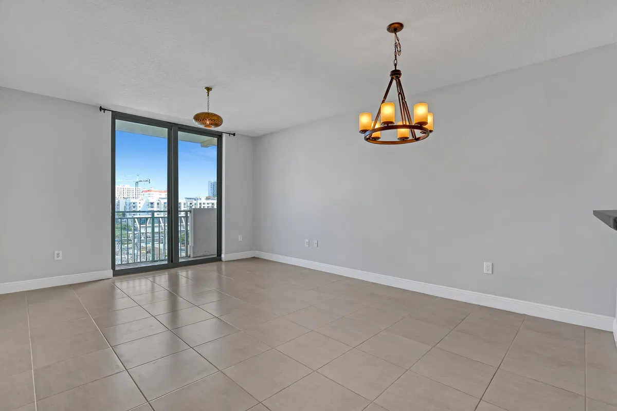610 Clematis Unit 618 photo 4