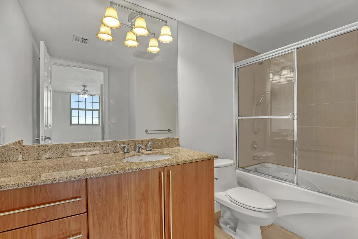610 Clematis Unit 618 photo 19