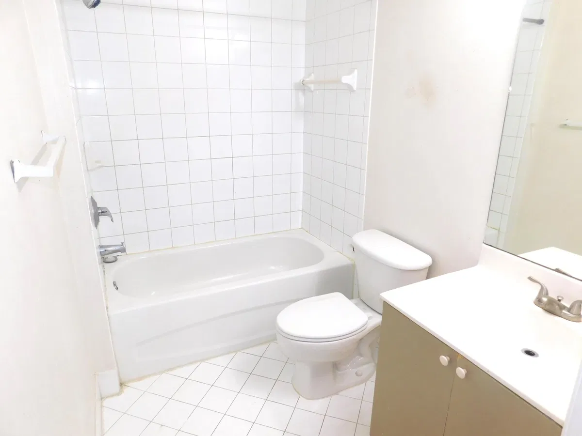 Unit 204 photo 10