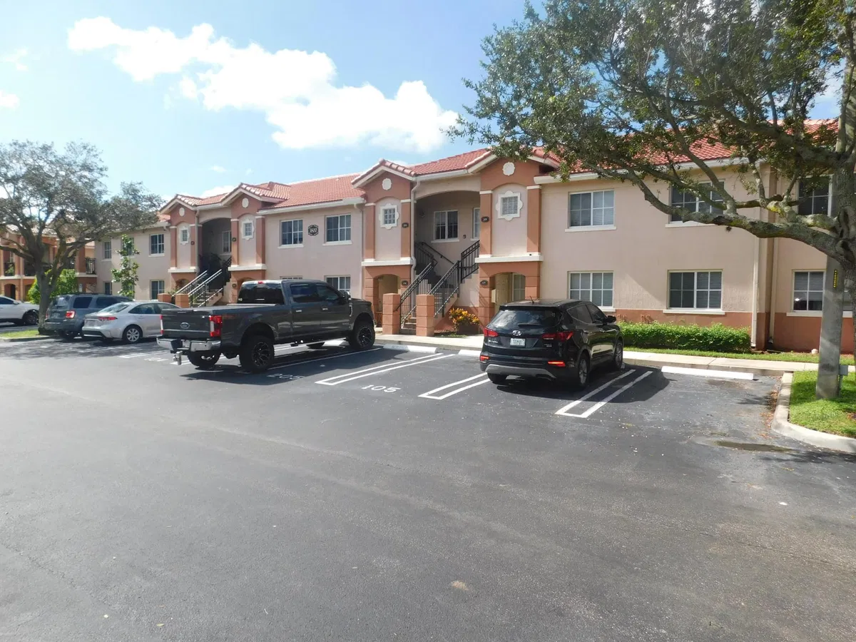 Unit 204 photo 13