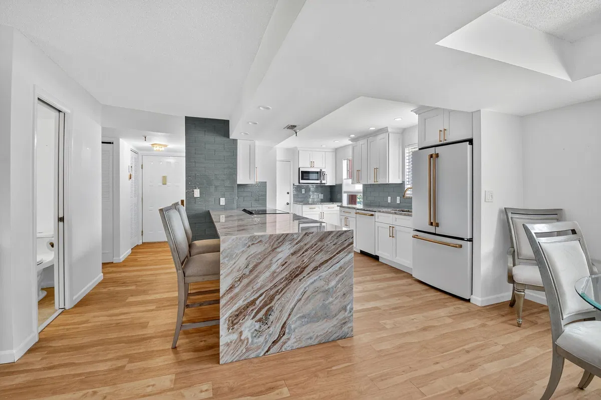 Unit 220 photo 13