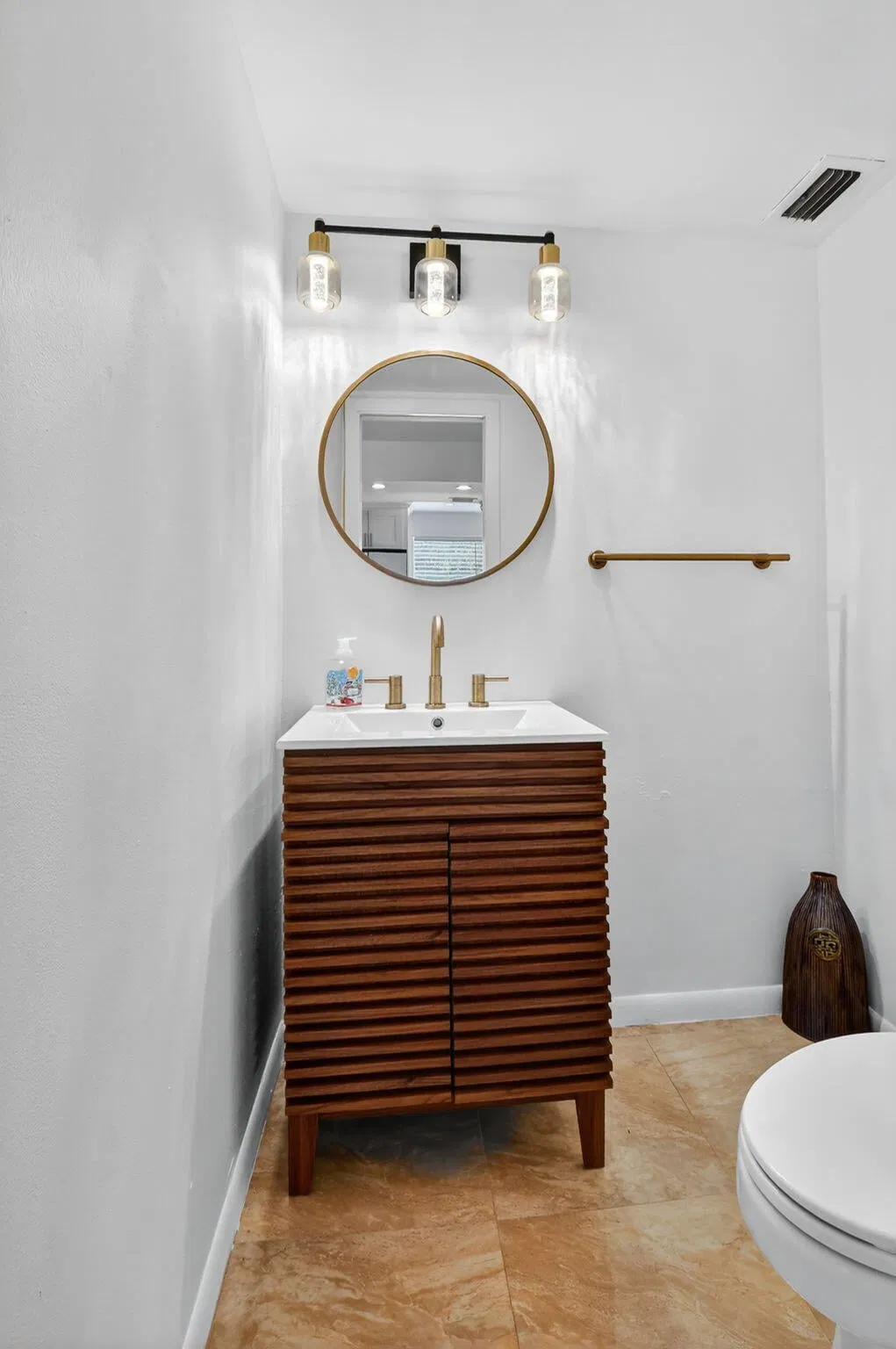 Unit 220 photo 19