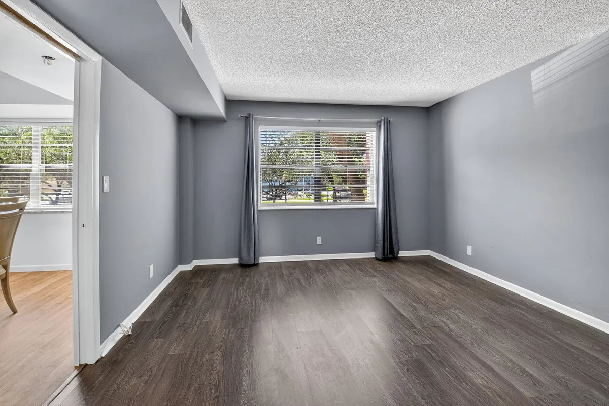 Unit 220 photo 25