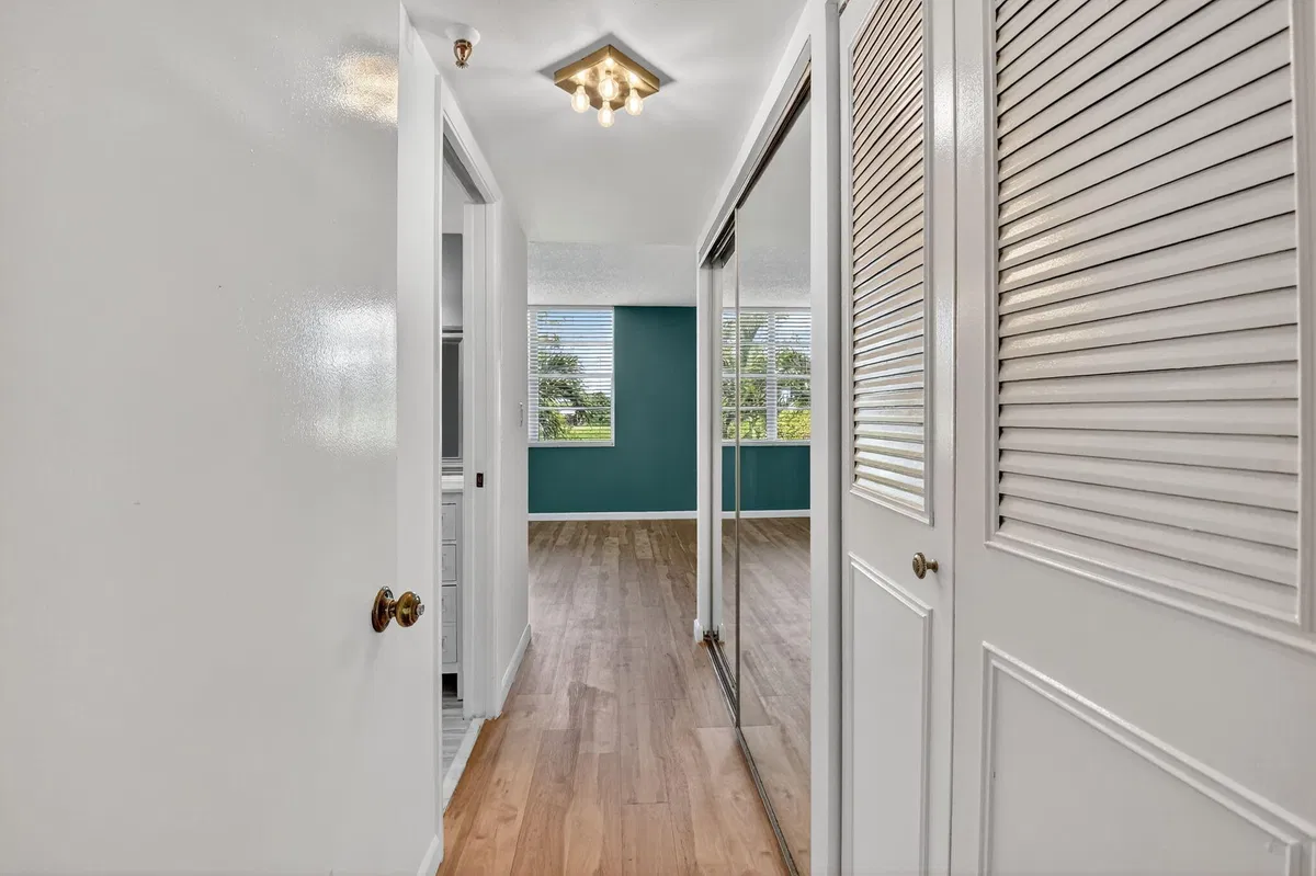 Unit 220 photo 28