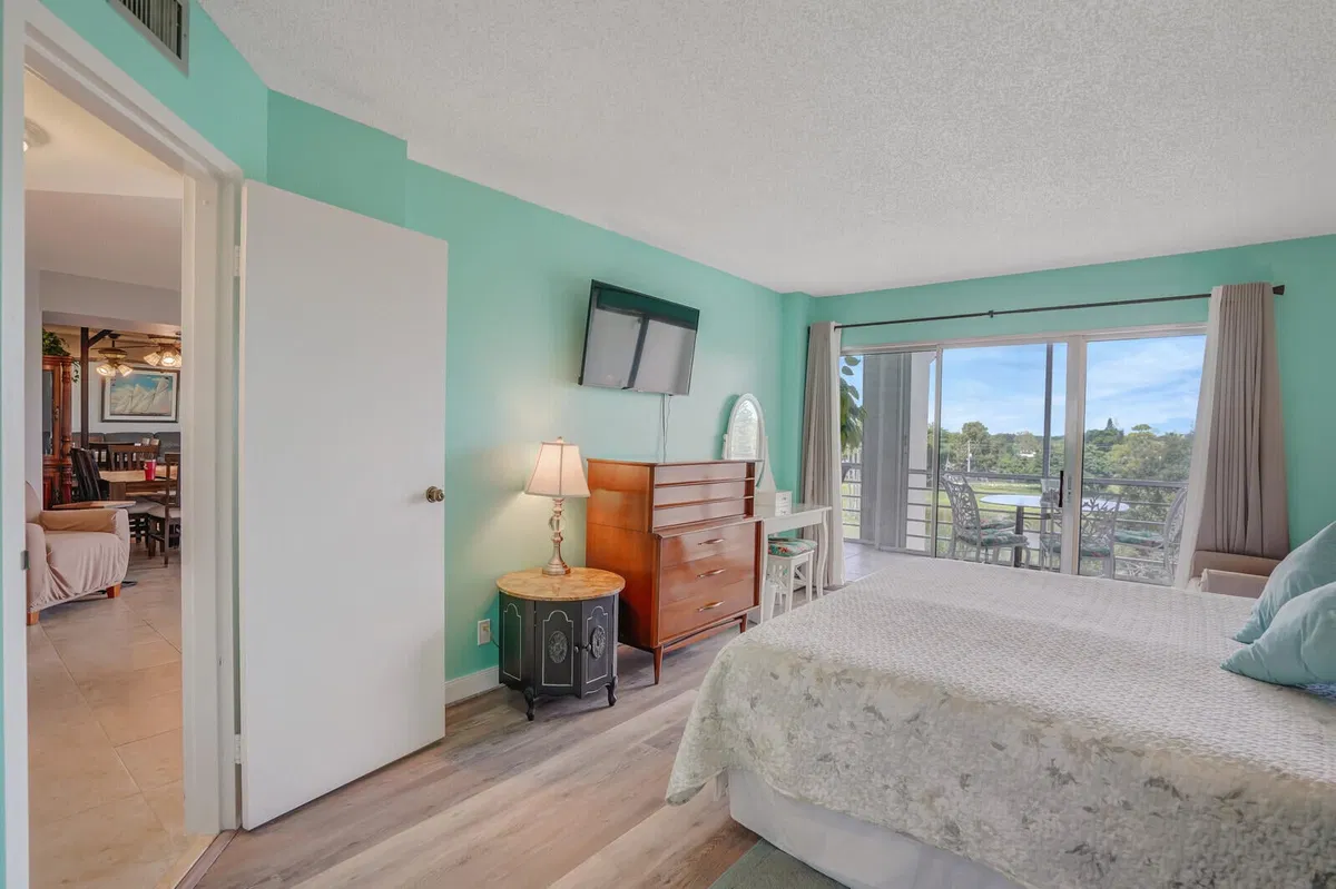 Unit 503 photo 19