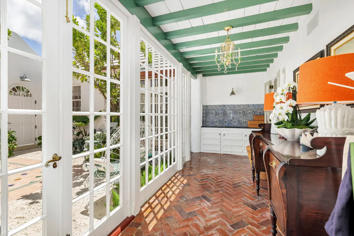 Royal Park Unit 1 photo 10