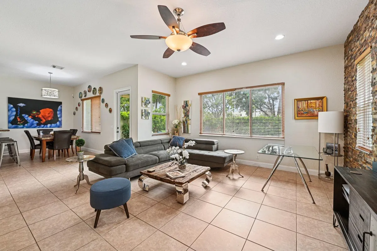 Residence photo 4