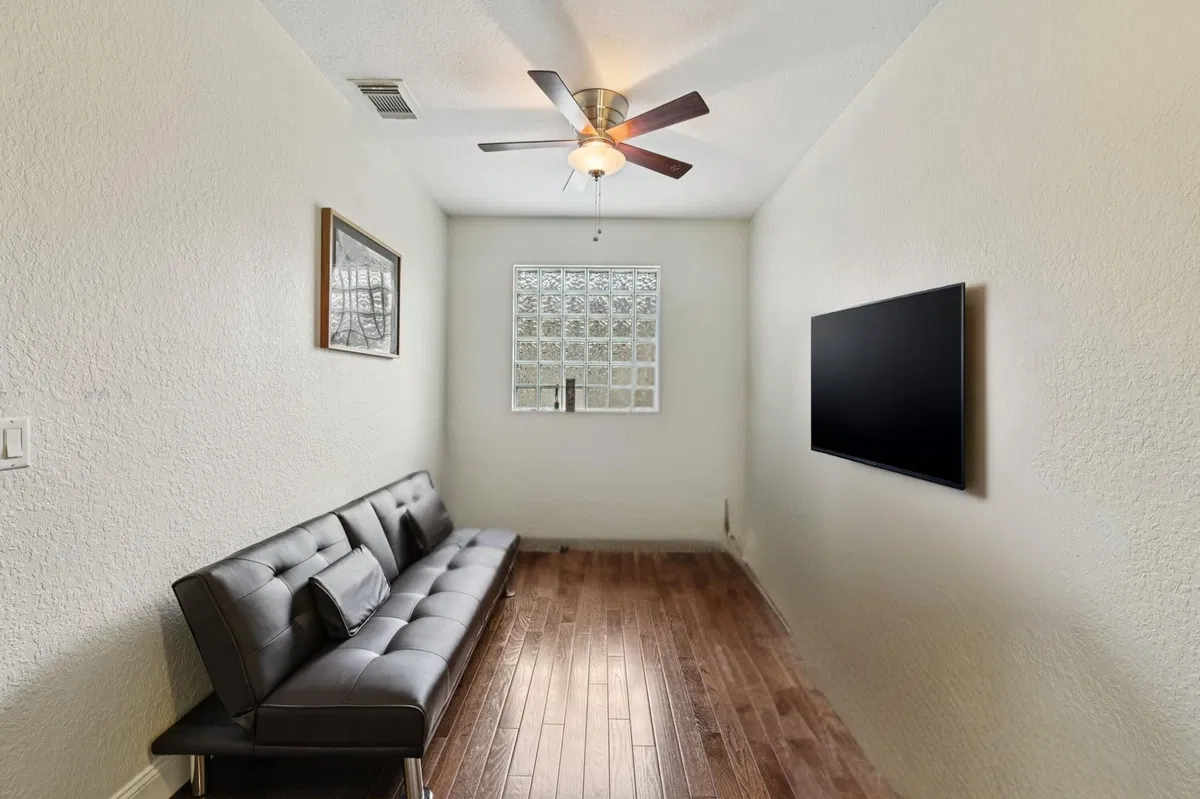 Residence photo 22