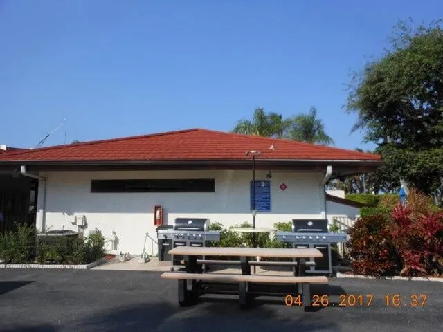 Unit E2 photo 7