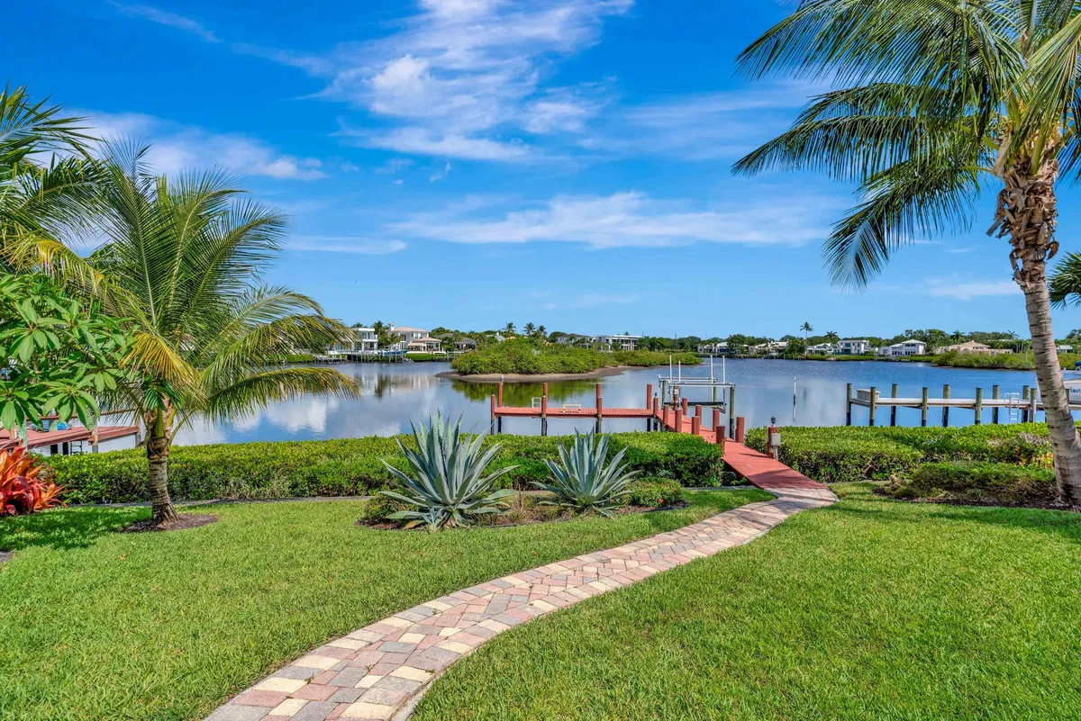 Admirals Cove Residence photo 4