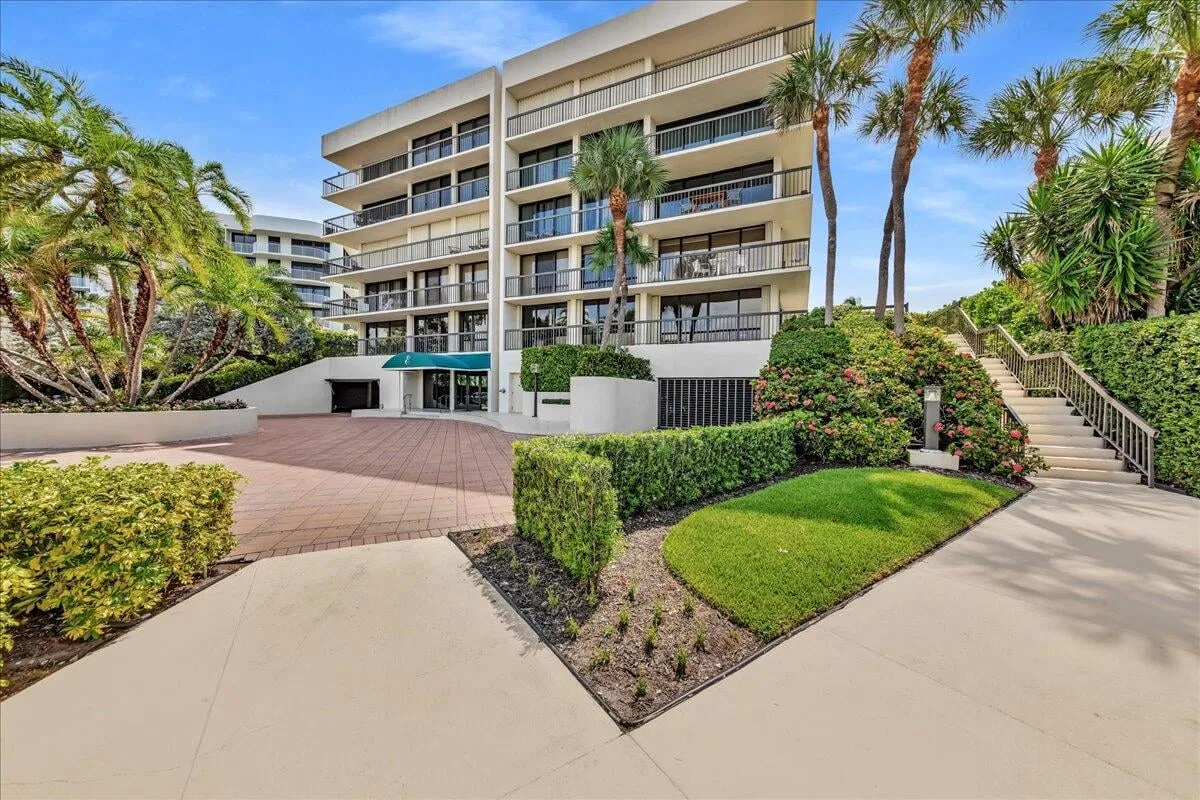 Emeraude Palm Beach Unit 201 photo 4