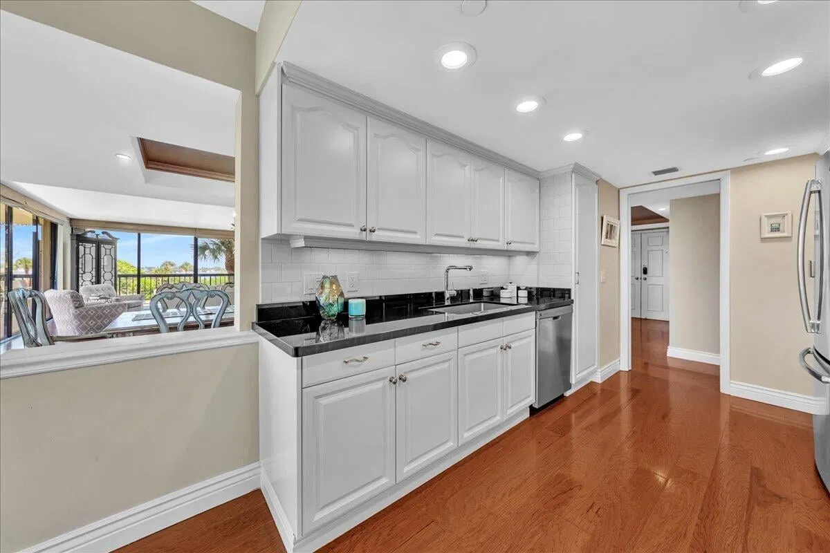 Emeraude Palm Beach Unit 201 photo 25
